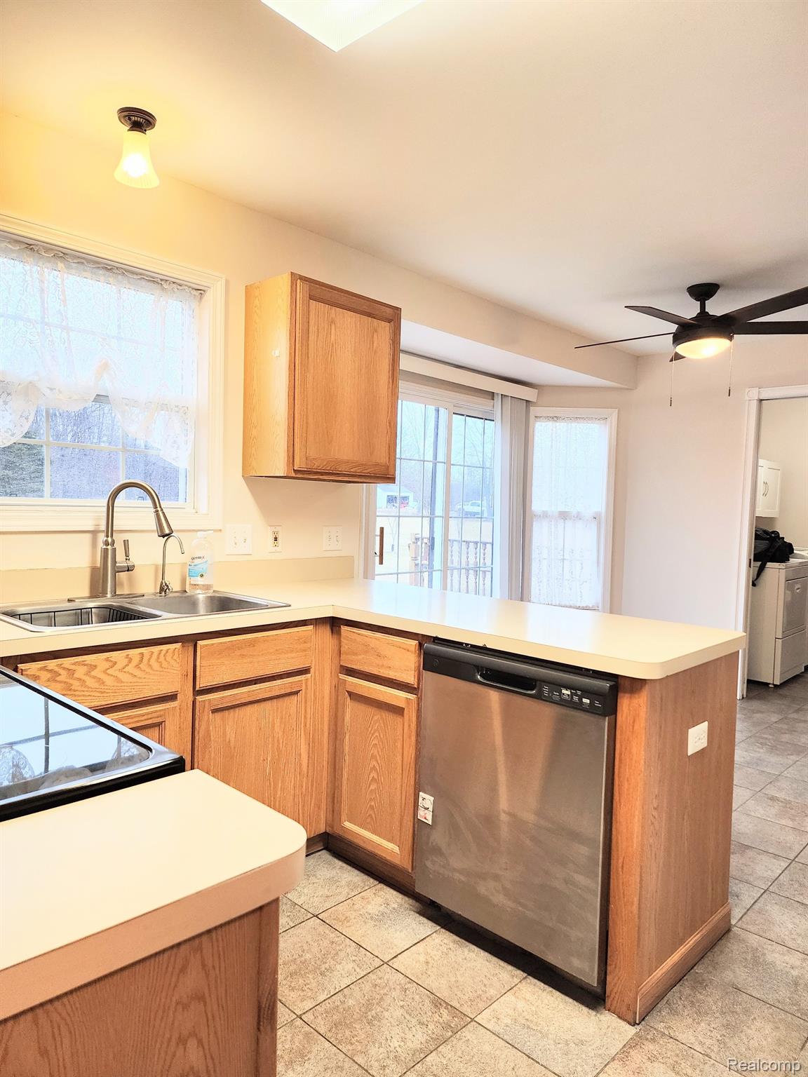 1331 Kurtz Road Holly, MI 48442 - Photo 10 of 33 Open kitchen