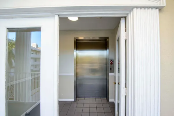 $2,100 | 3515 Village Boulevard, Unit 304, West Palm Beach, FL 33409