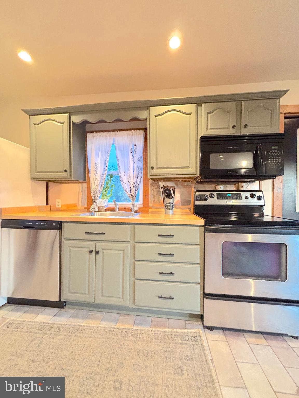 64 Island Road Bridgeport, NJ 08014 - Photo 24 of 59 Kitchen