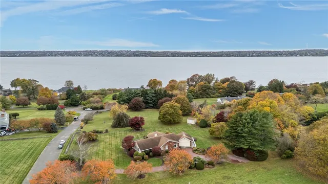 $1,195,000 | 68 Riverscape Lane, Tiverton, RI 02878