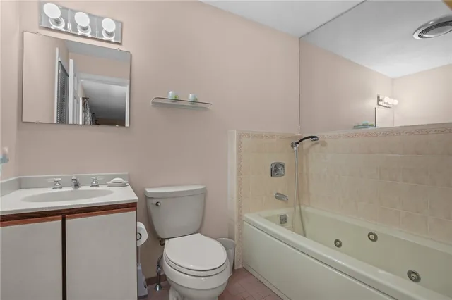 $1,195,000 | 68 Riverscape Lane, Tiverton, RI 02878