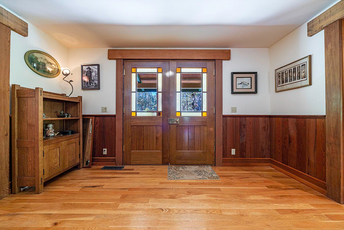 255 Davidson Road Williams, OR 97544 - Photo 14 of 82 Entryway