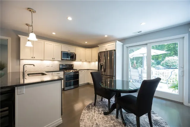 $999,999 | 420 Chestnut Street, Seekonk, MA 02771