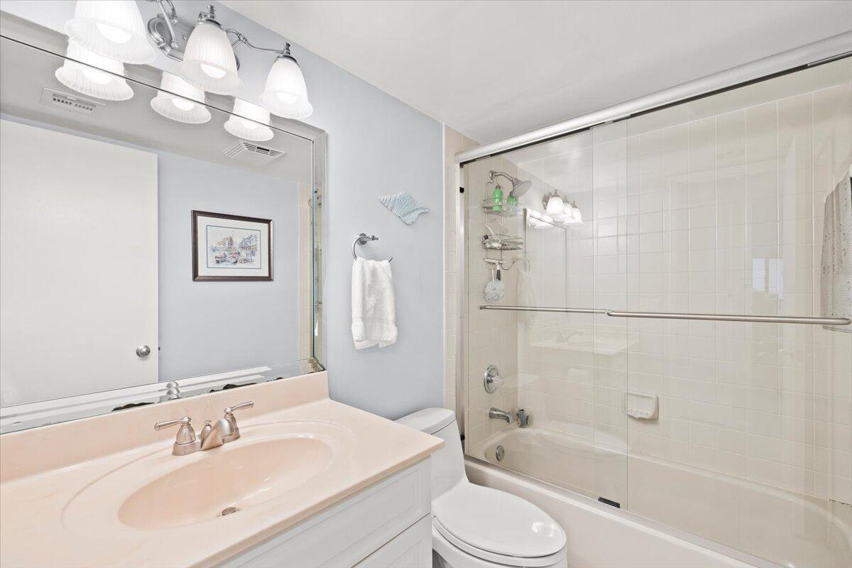 5851 Camino Del Sol, Unit 203 Boca Raton, FL 33433 - Photo 22 of 33 2ND BATHROOM