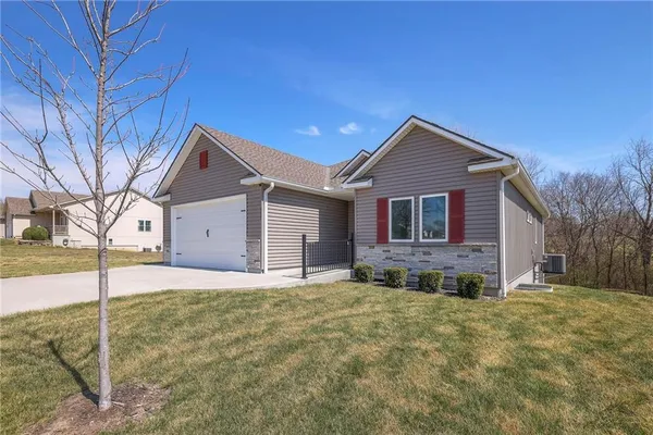 $469,900 | 517 Village Lane, Harrisonville, MO 64701