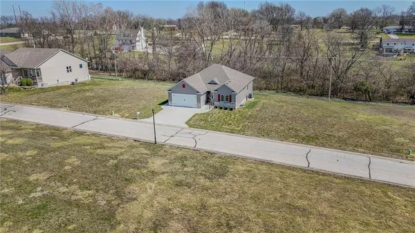 $469,900 | 517 Village Lane, Harrisonville, MO 64701