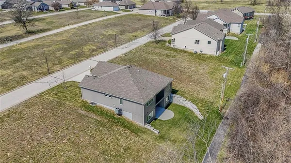 $469,900 | 517 Village Lane, Harrisonville, MO 64701