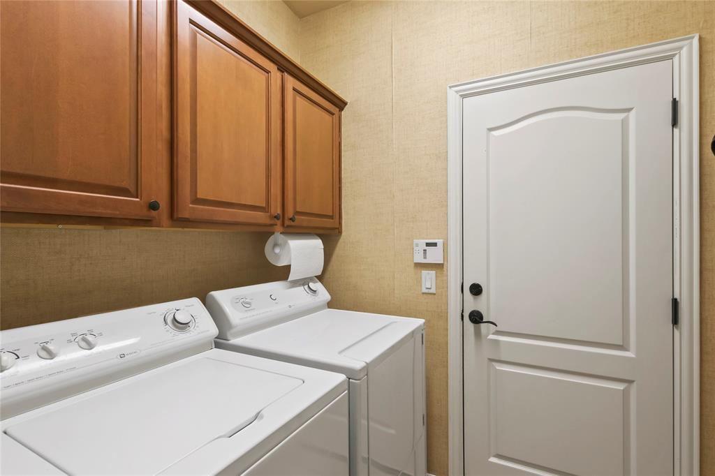 9116 Perimeter Street Denton, TX 76207 - Photo 18 of 26 a utility room with dryer and washer