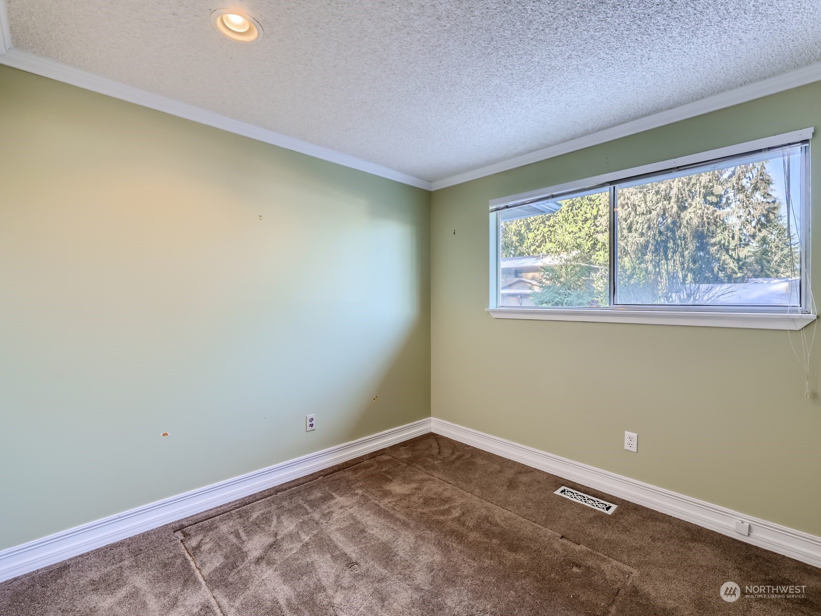 2730 Forest View Drive Everett, WA 98203 - Photo 13 of 28 an empty room with a window