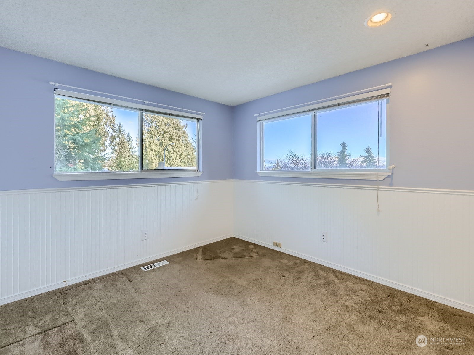 2730 Forest View Drive Everett, WA 98203 - Photo 14 of 28 an empty room with a window