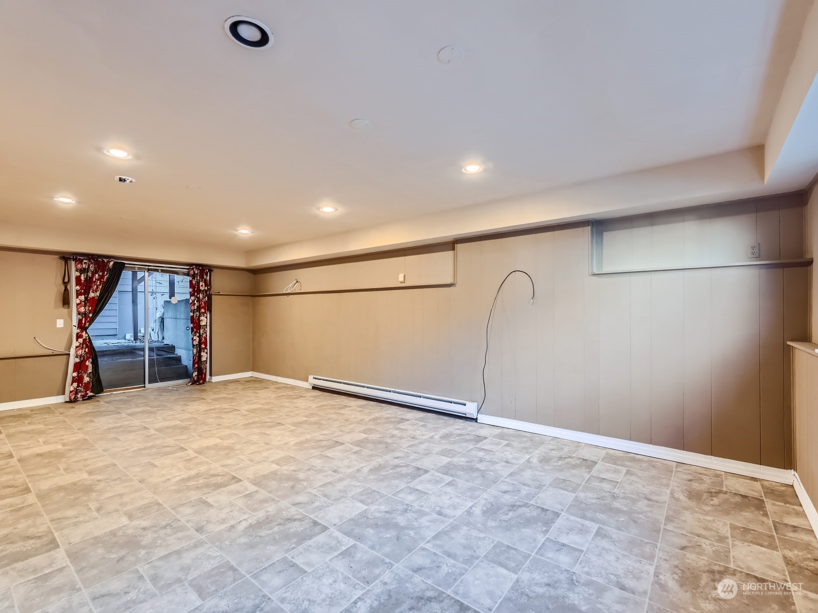 2730 Forest View Drive Everett, WA 98203 - Photo 16 of 28 a view of an empty room