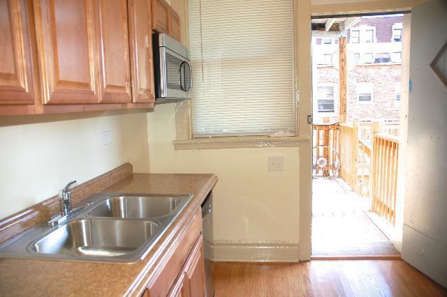 4714 North Racine Avenue, Unit 3E Chicago, IL 60640 - Photo 8 of 11