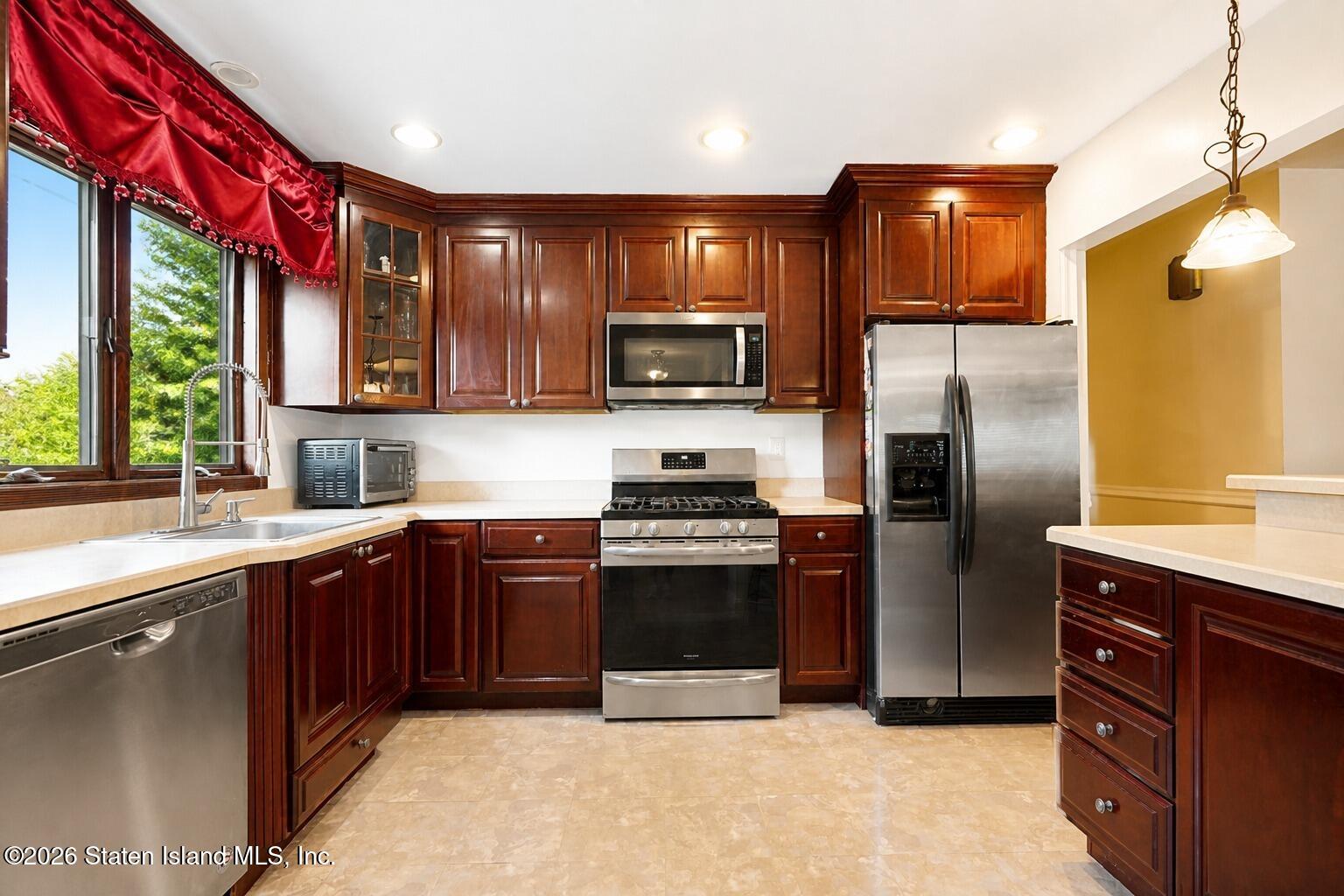 109 Ridgecrest Avenue Staten Island, NY 10312 - Photo 19 of 50 109 Ridgecrest Avenue