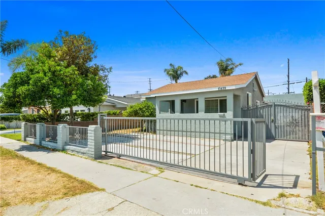 $3,900 | 13439 Roselle Avenue, Hawthorne, CA 90250
