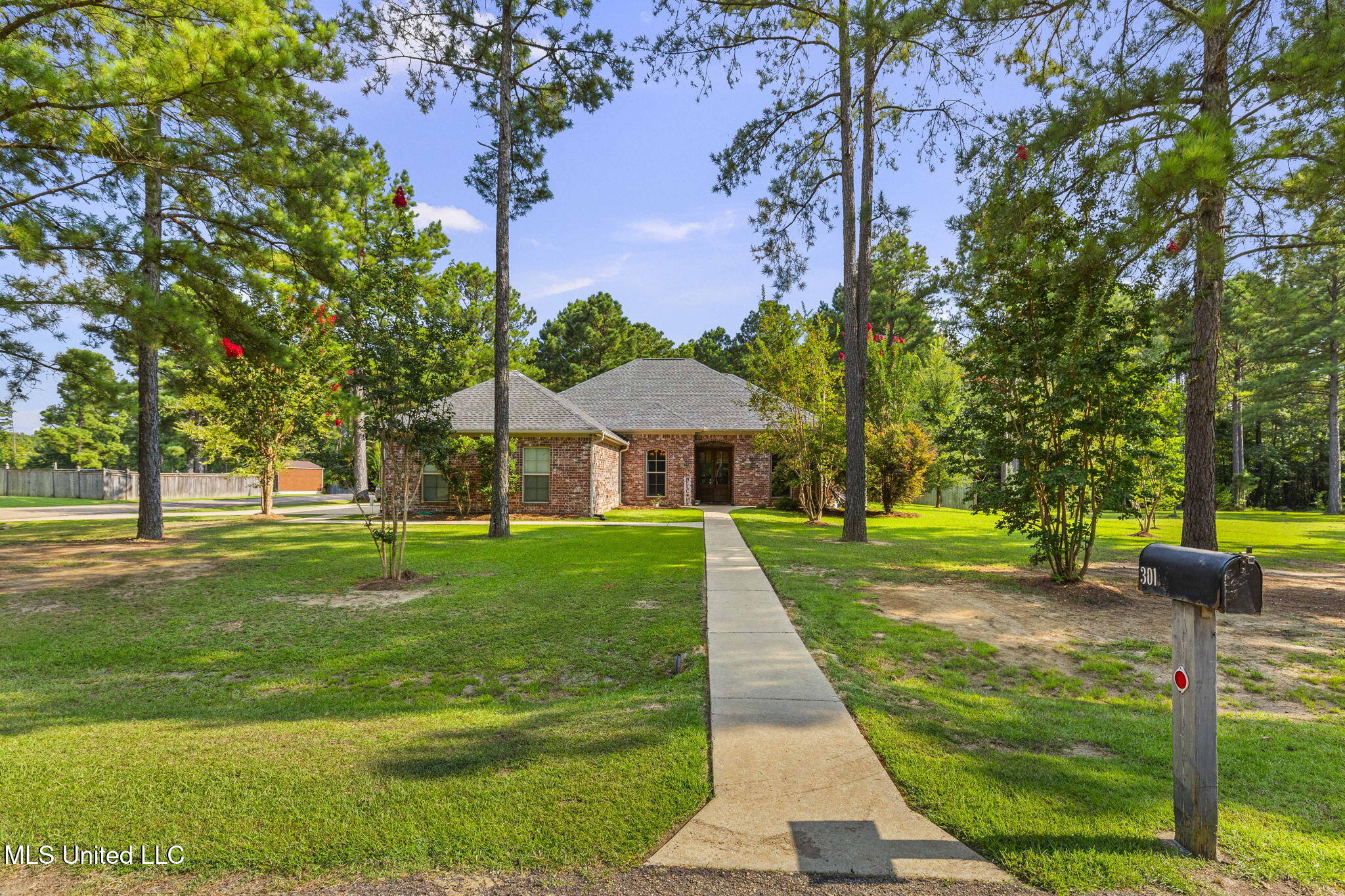 301 Kitty Hawk Circle Brandon, MS 39047 - Photo 1 of 71 front