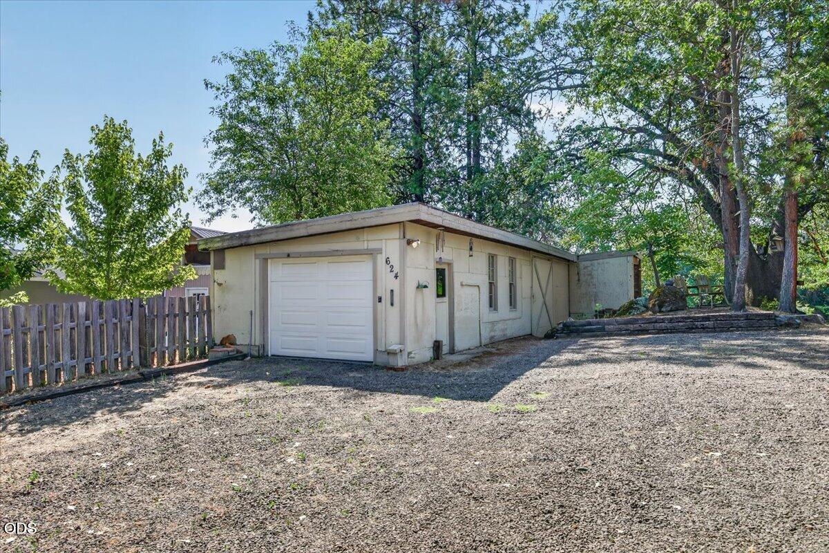 624 Crowson Road Ashland, OR 97520 - Photo 4 of 41