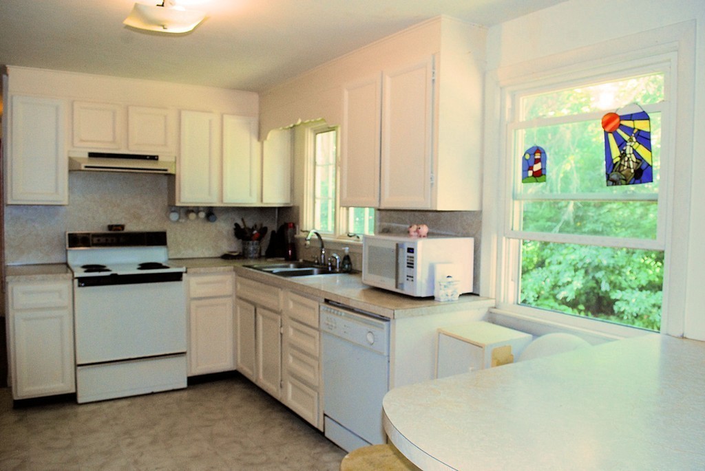 41 East Hadley Road Amherst, MA 01002 - Photo 6 of 19 Gallery Image 6