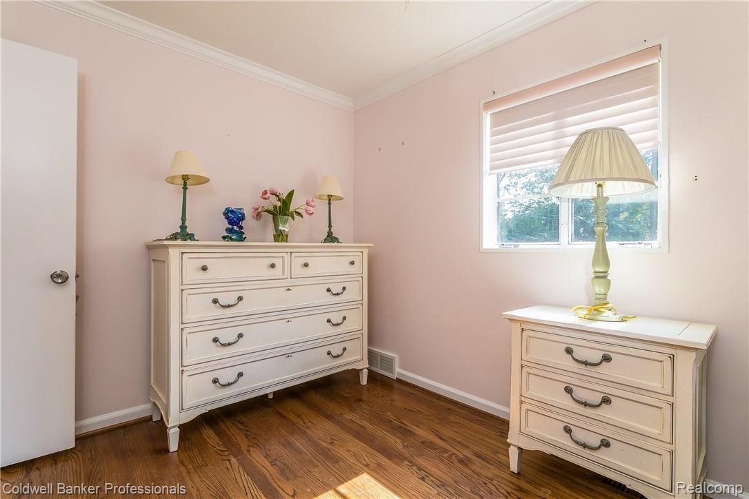2152 Manchester Road Birmingham, MI 48009 - Photo 14 of 32 014-4821801-large.jpg