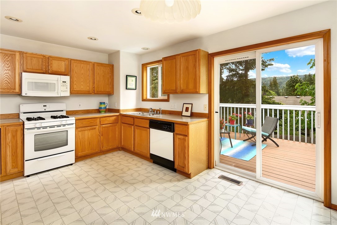 3744 Beazer Road Bellingham, WA 98226 - Photo 10 of 25