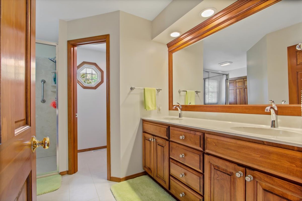 22 Barley Circle Bloomington, IL 61704 - Photo 17 of 30 a spacious bathroom with a double vanity sink and a mirror