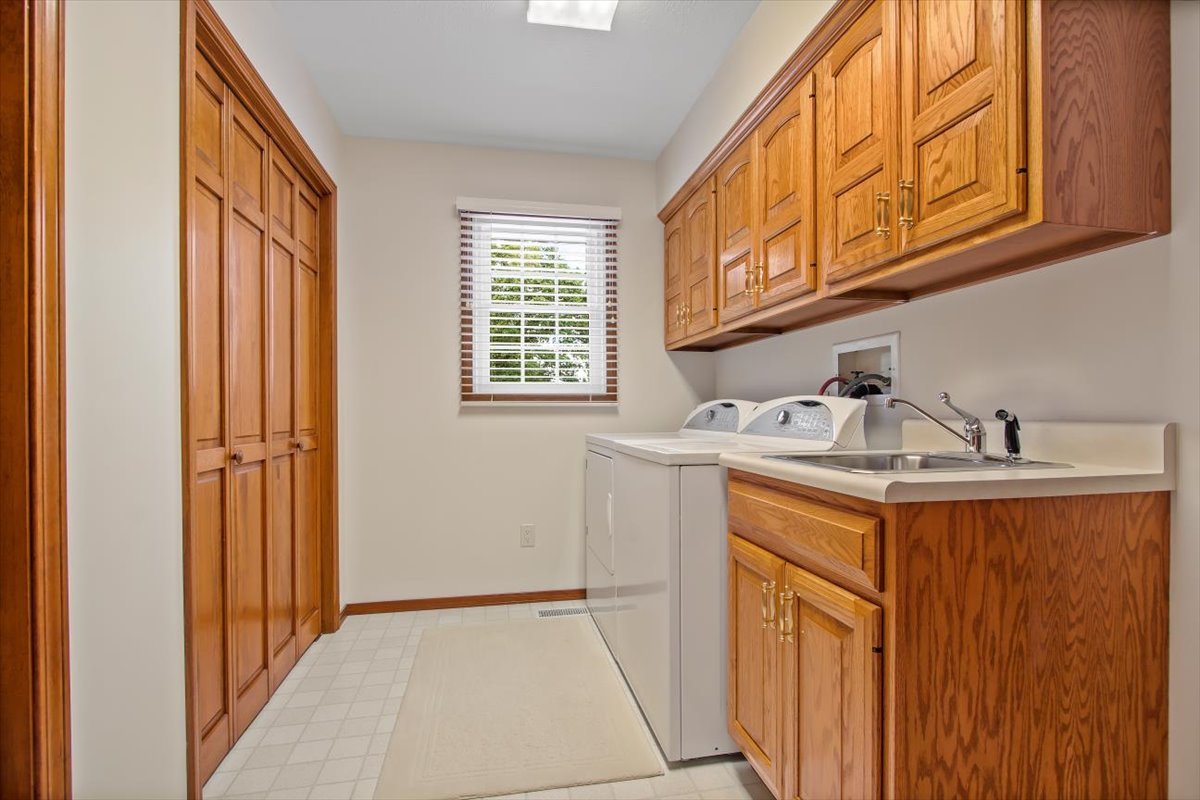 22 Barley Circle Bloomington, IL 61704 - Photo 21 of 30 a utility room with closet dryer and washer