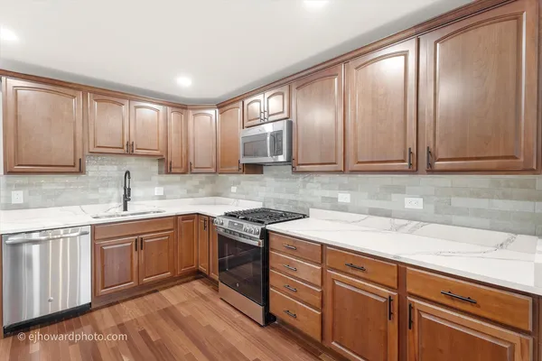 $599,000 | 431 West Millers Road, Des Plaines, IL 60016