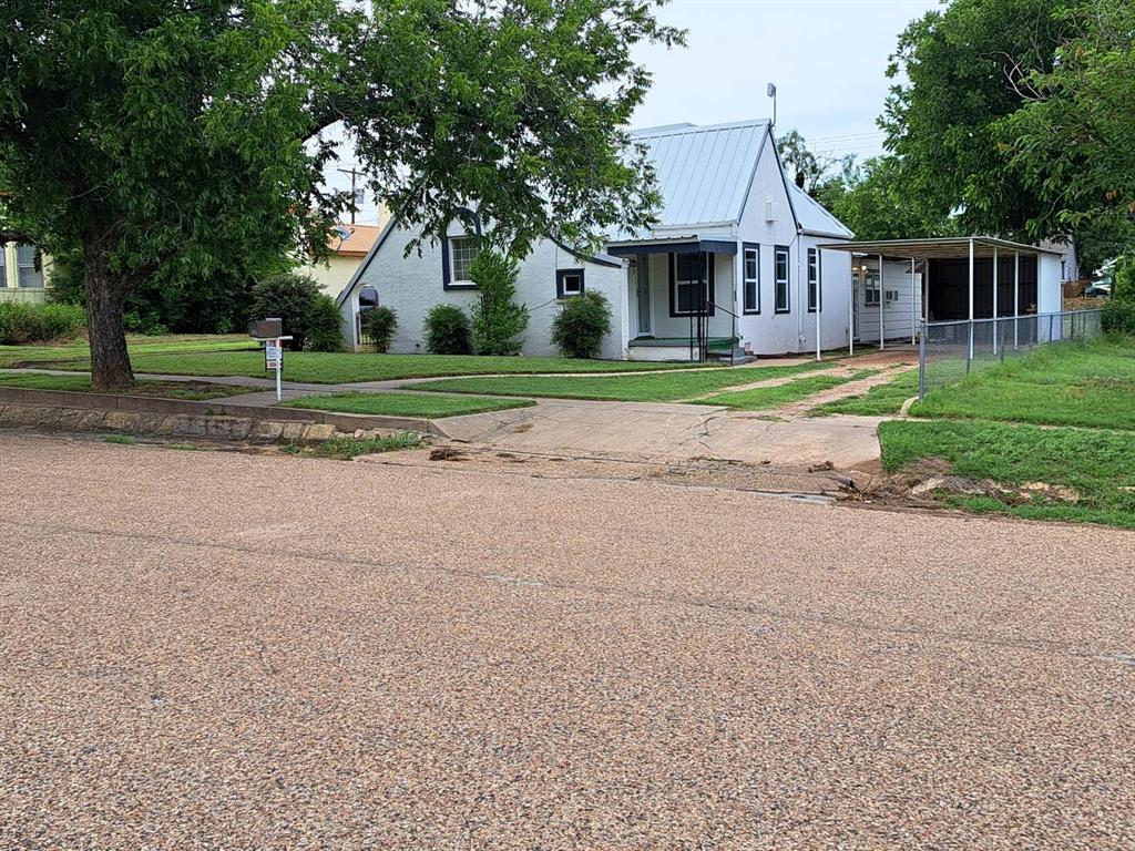 406 North 6th Street Ballinger, TX 76821 - Photo 1 of 1 a front view of house with yard and green space
