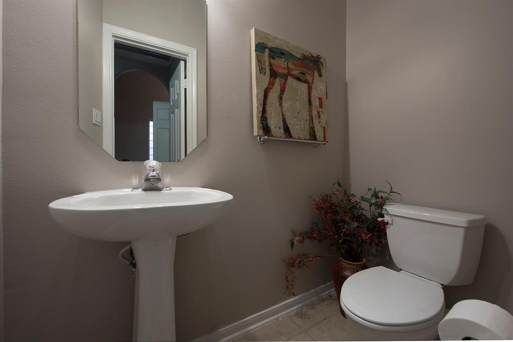 18923 Crescent Fountain Road Spring, TX 77388 - Photo 13 of 27 1/2 Bath downstairs for your guests.