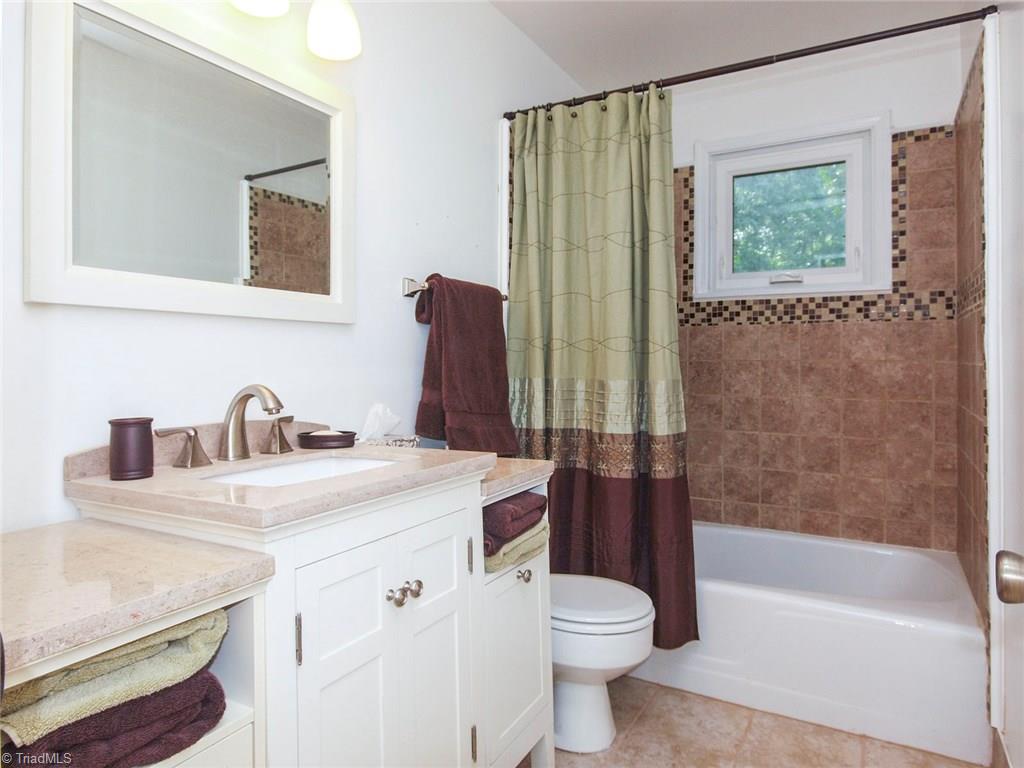 3211 Polo Road Winston-Salem, NC 27106 - Photo 19 of 27 Full Bathroom