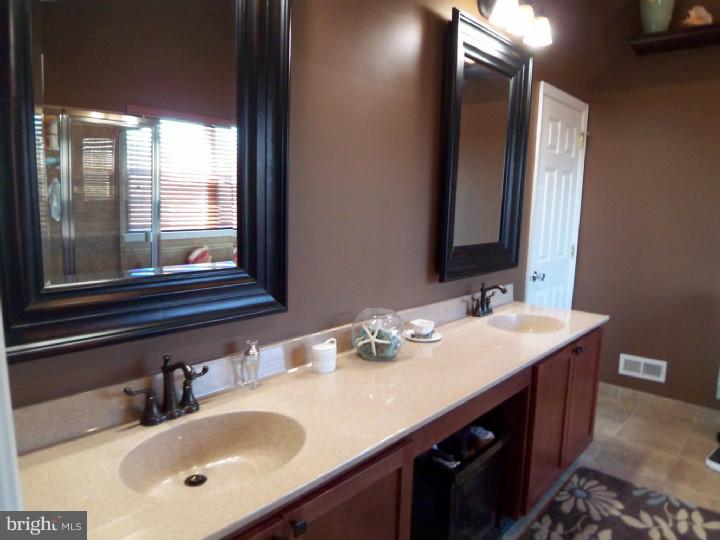 272 Jennings Way Mickleton, NJ 08056 - Photo 14 of 23 Bathroom