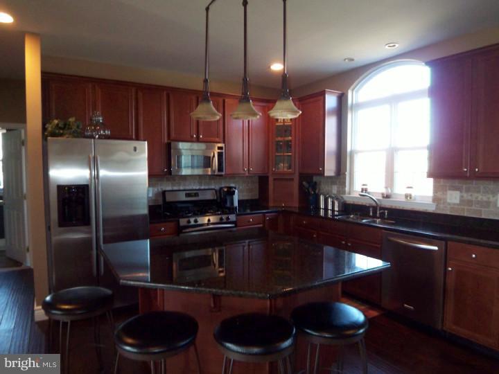 272 Jennings Way Mickleton, NJ 08056 - Photo 9 of 23 Kitchen