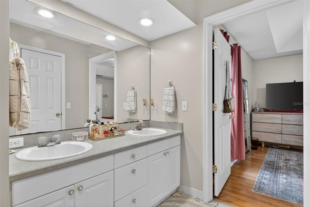 305 Northwest 28th Street Gainesville, FL 32607 - Photo 25 of 43