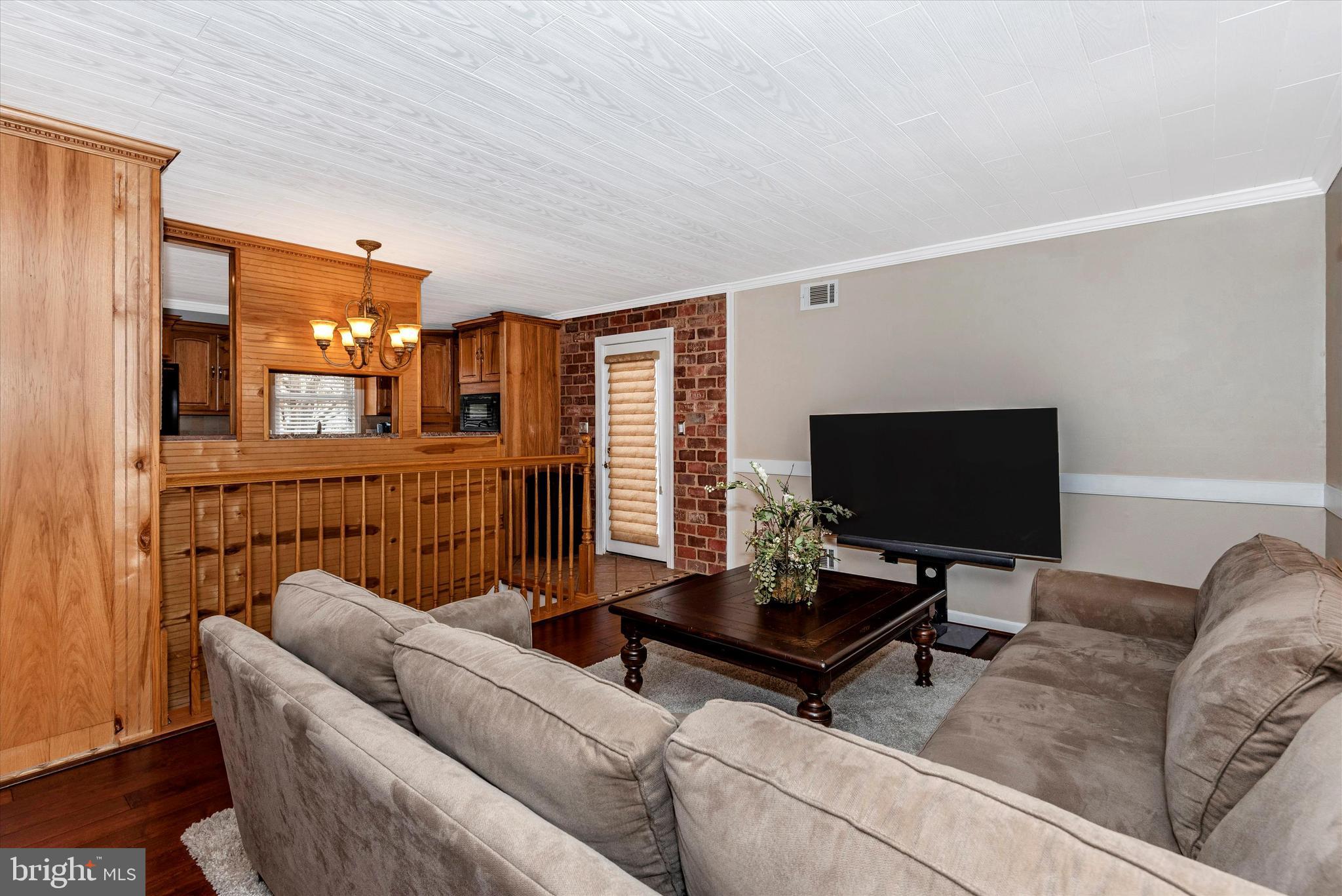 2111 Flag Marsh Road Mount Airy, MD 21771 - Photo 4 of 63 Gallery Image 4