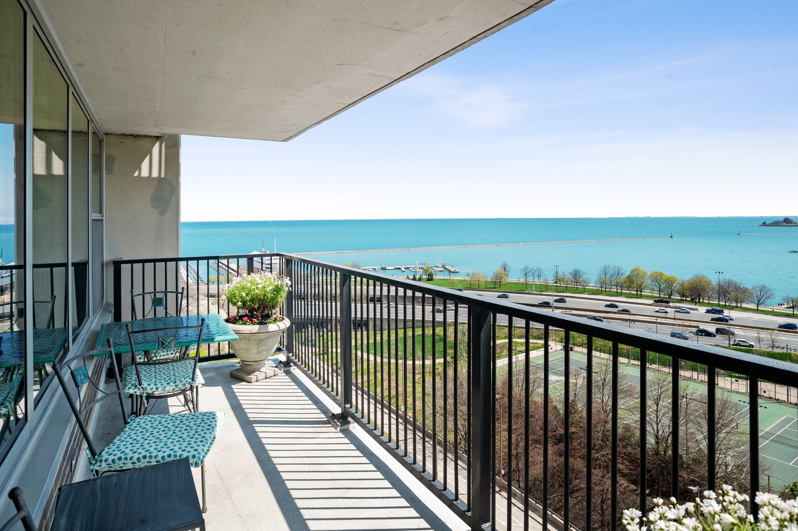400 East Randolph Street, Unit 1403 Chicago, IL 60601 - Photo 14 of 17 a view of balcony with furniture
