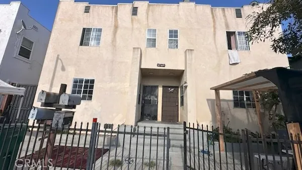 $3,800 | 1470 B Henderson Avenue, Long Beach, CA 90813