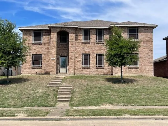 $349,000 | 3120 Crimson Clover Drive, Lancaster, TX 75134