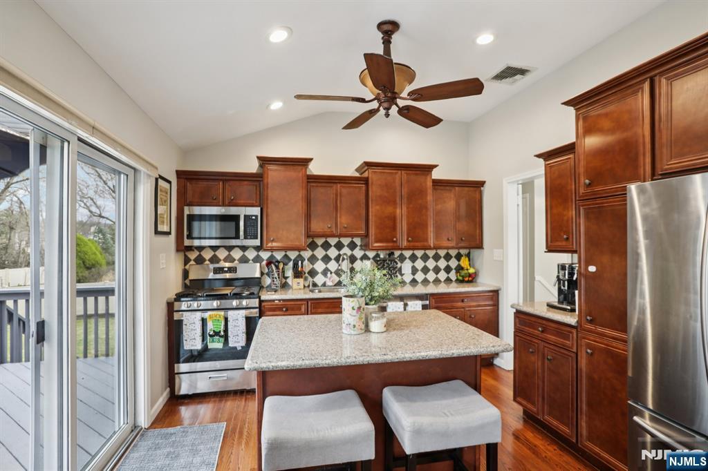 116 Carol Place Wayne, NJ 07470 - Photo 13 of 50