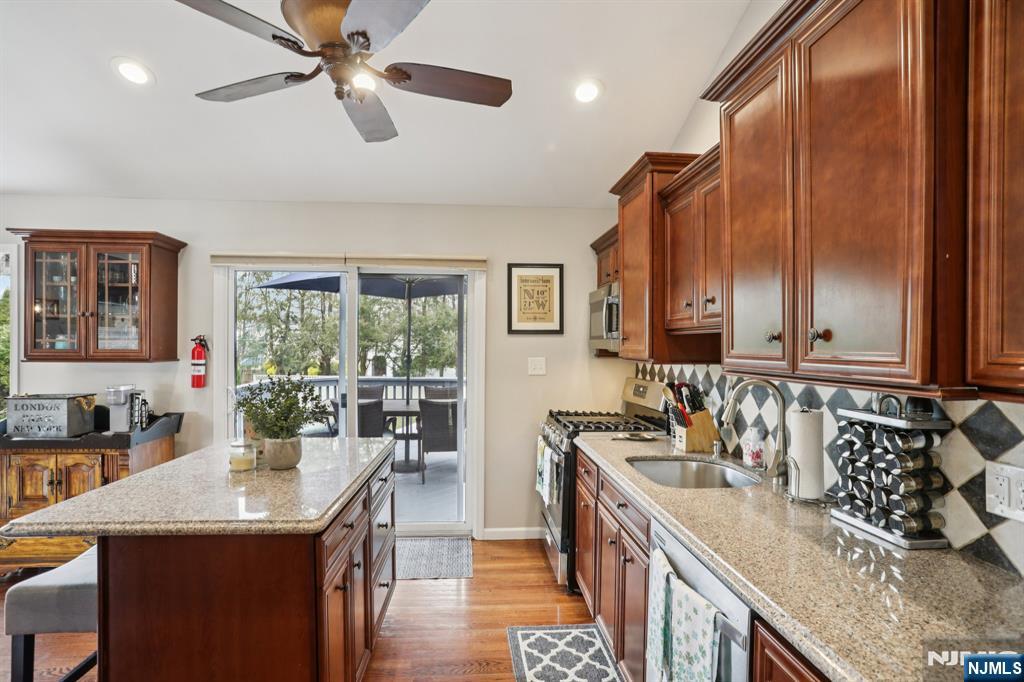 116 Carol Place Wayne, NJ 07470 - Photo 15 of 50