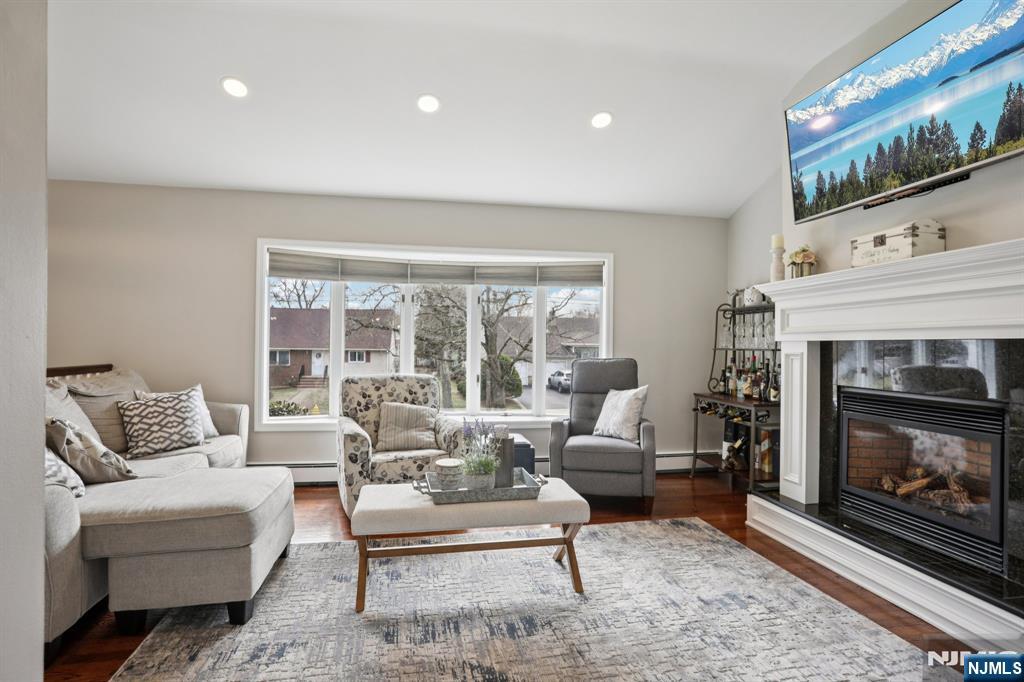 116 Carol Place Wayne, NJ 07470 - Photo 4 of 50