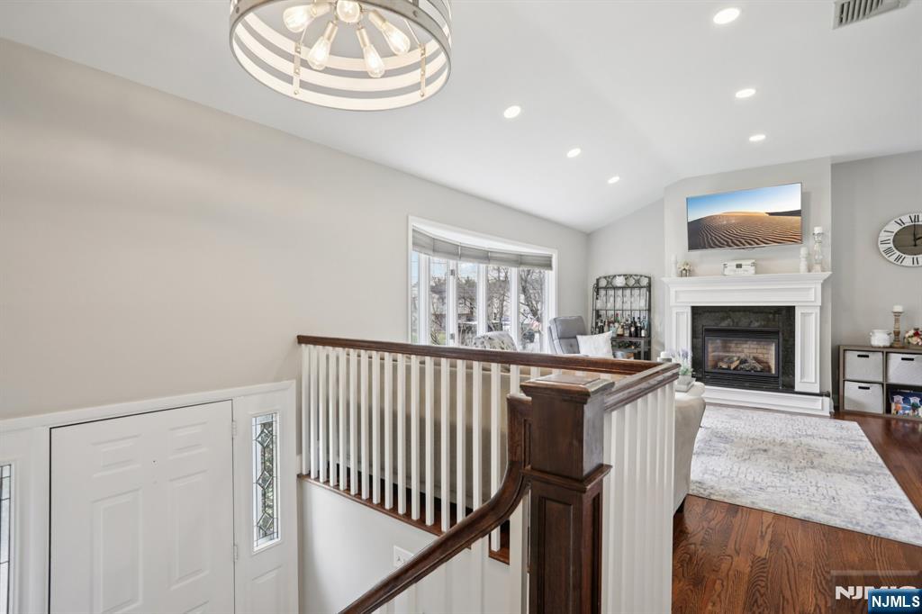116 Carol Place Wayne, NJ 07470 - Photo 6 of 50