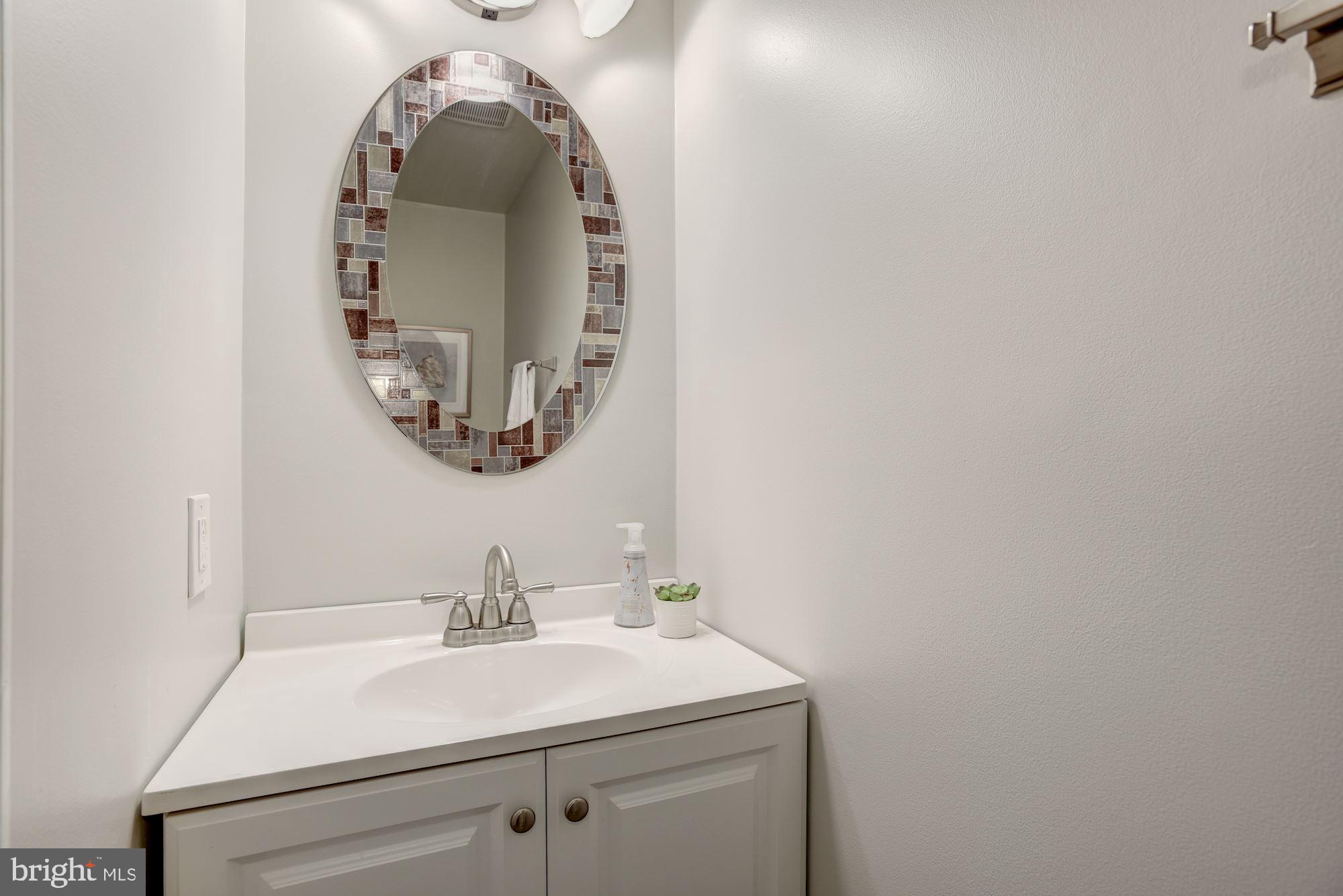 10968 Granby Court Reston, VA 20191 - Photo 15 of 33 a bathroom with a sink and a mirror