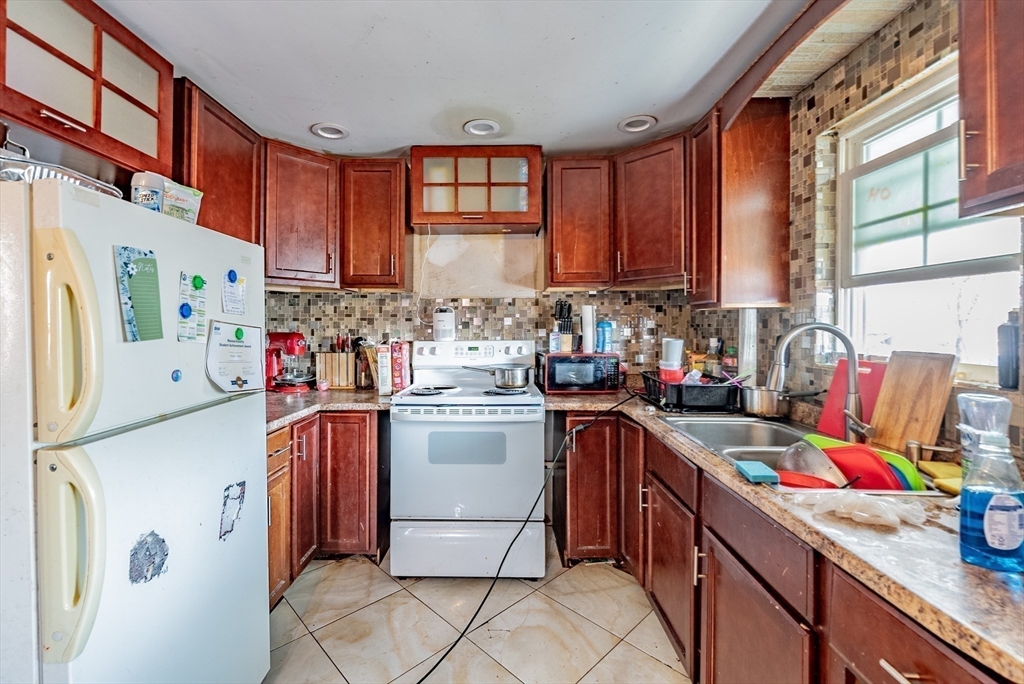 41 Tyler Street Springfield, MA 01109 - Photo 12 of 19 Gallery Image 12