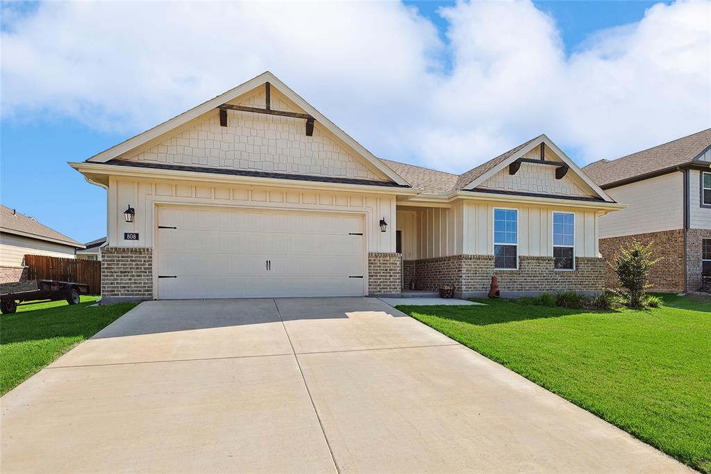 808 Feather Edge Drive Springtown, TX 76082 - Photo 2 of 40