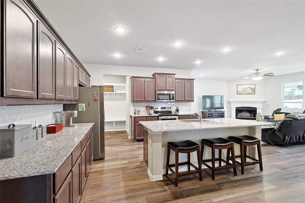 808 Feather Edge Drive Springtown, TX 76082 - Photo 10 of 40