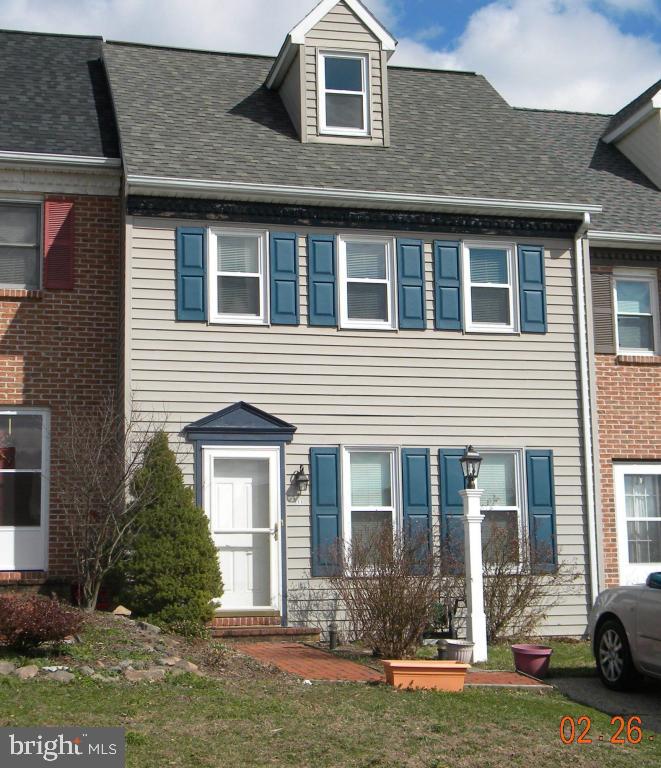11 Pheasant Lane Lititz, PA 17543 - Photo 2 of 19