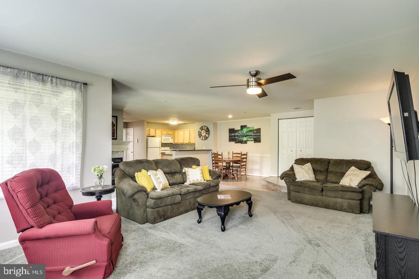 40 Greystone Court, Unit G Annapolis, MD 21403 - Photo 13 of 37 a living room with furniture