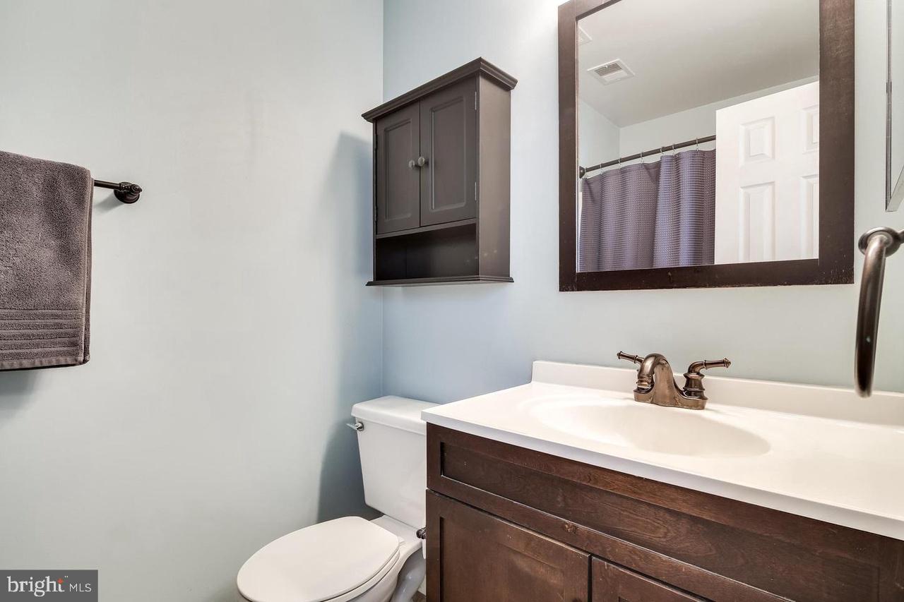 40 Greystone Court, Unit G Annapolis, MD 21403 - Photo 22 of 37 a bathroom with a sink toilet and mirror