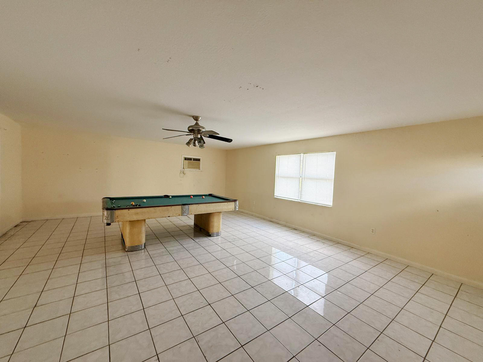 2361 Southeast 27th Street Okeechobee, FL 34974 - Photo 19 of 31 a view of an empty room and window