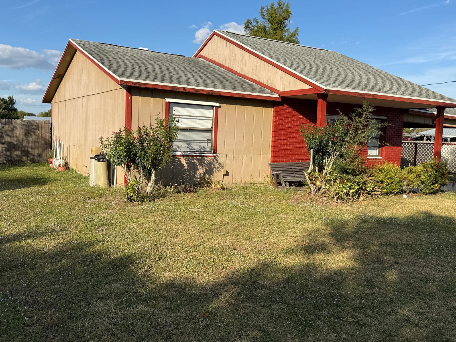 2361 Southeast 27th Street Okeechobee, FL 34974 - Photo 28 of 31 a front view of house with garden