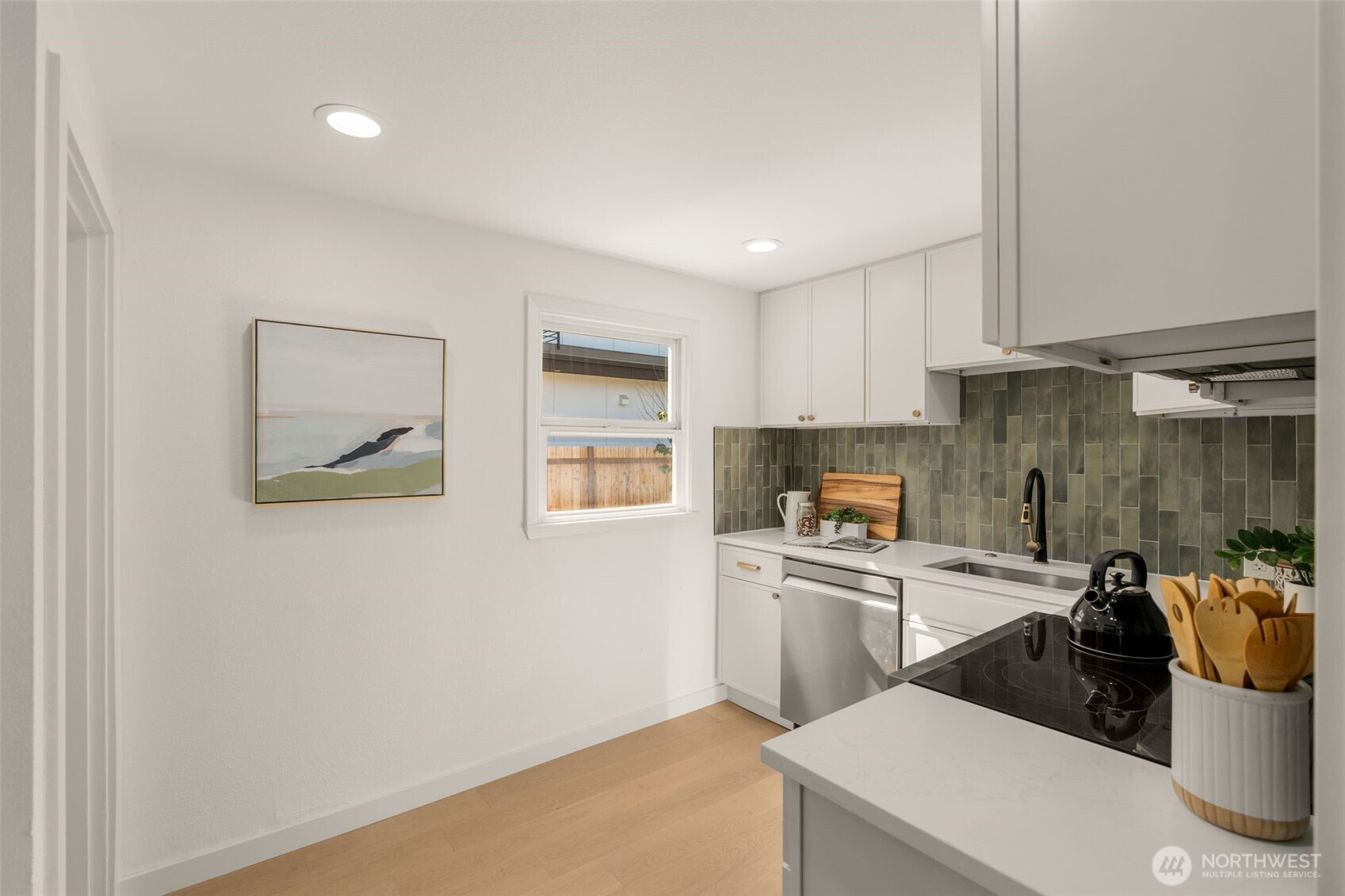 4411 50th Avenue Southwest Seattle, WA 98116 - Photo 13 of 27